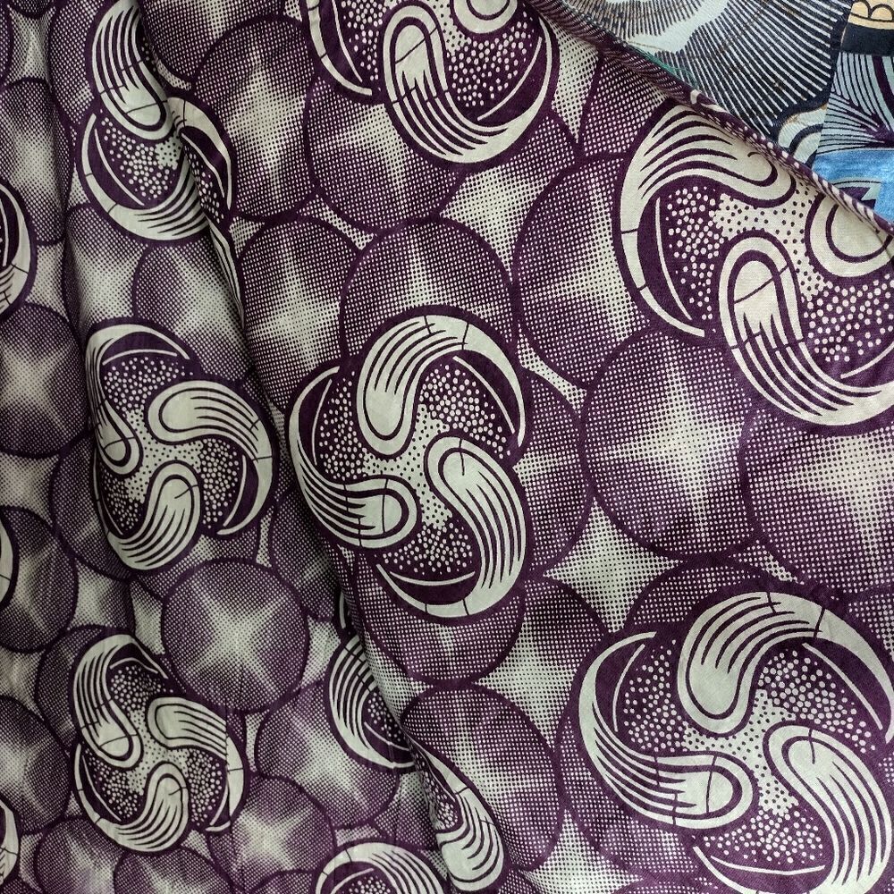 Queen size bedspread   - Picture 3 of 6